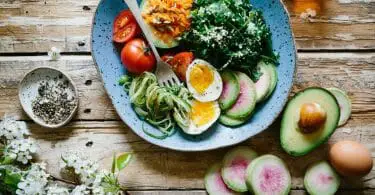 Healthy diet for wrestlers image featuring spinach, eggs, and avocado
